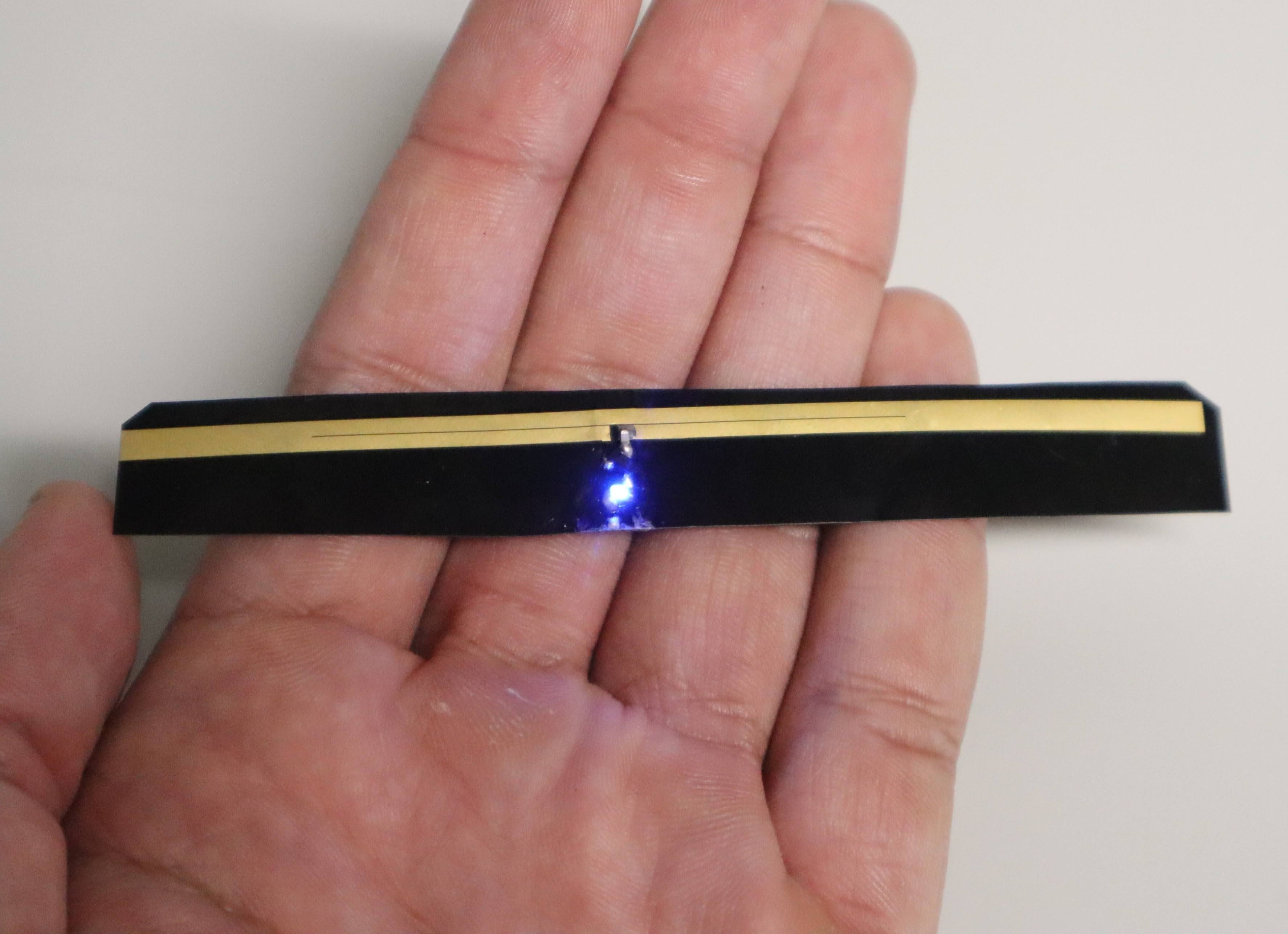 an antenna wirelessly lighting an LED on a hand